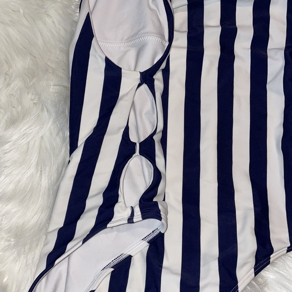Aerie striped swimsuit - Picture 4 of 6